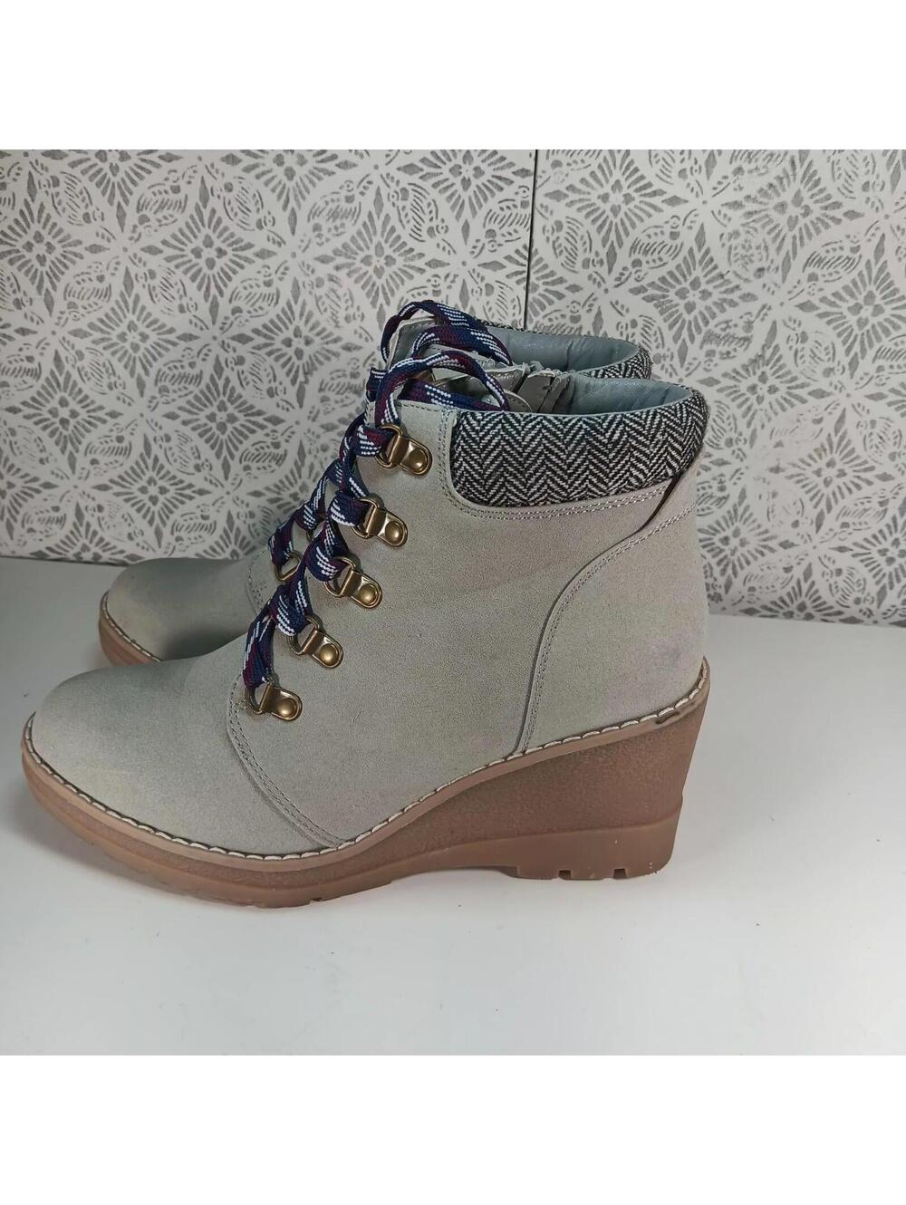 Maurices Claire Gray Knit Collar Lace Up Wedge womens size 9M